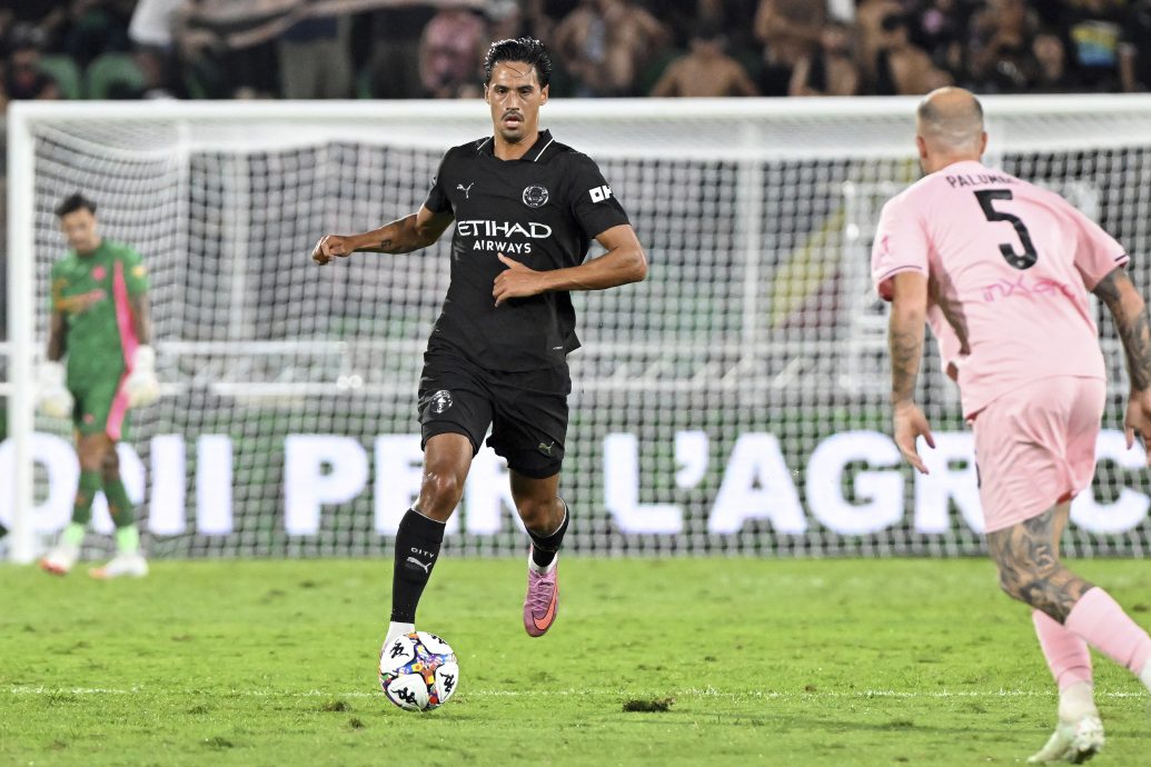 国际足球友谊赛|为德赫亚补办告别仪式 曼联经点球战摘紫百合