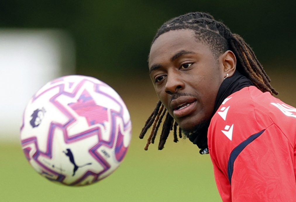  国际足球转会消息| 成功截胡热刺  枪手将买进埃泽