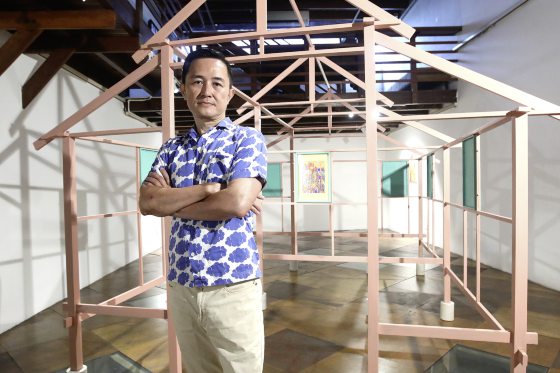 在夹缝中延续文化与社区精神──梁伟彬个展《留空》（Making Room）