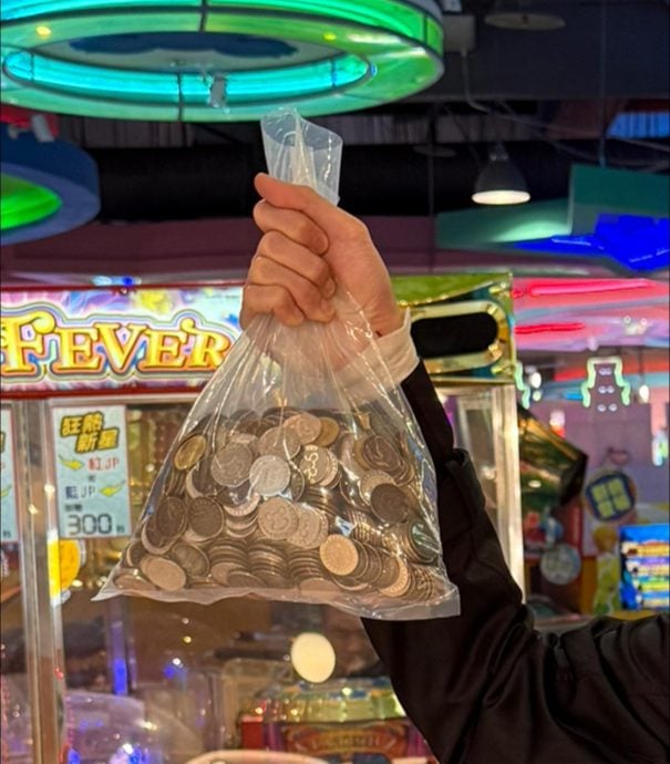 地震时“代币掉一堆” 网笑喊“赚翻了”