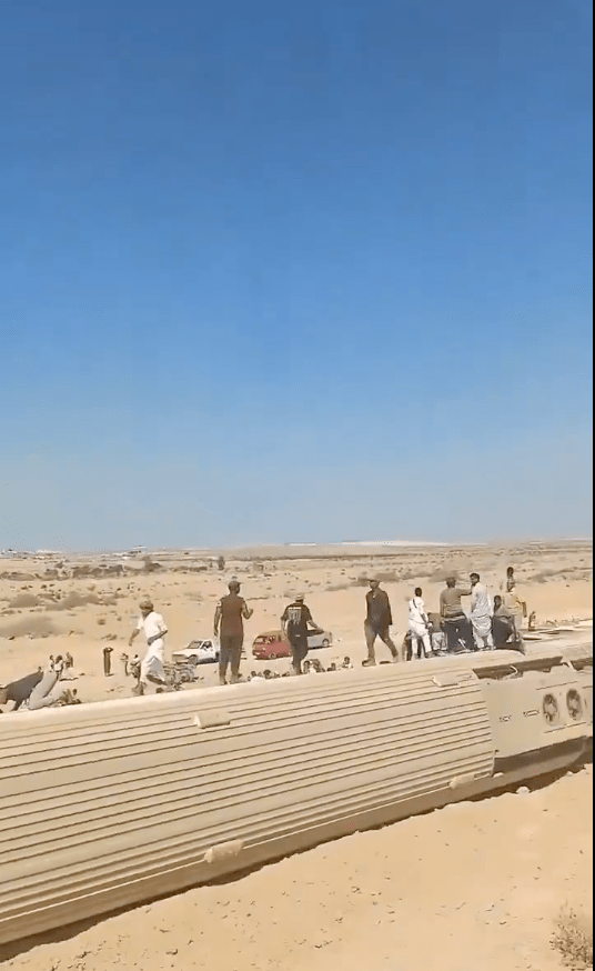 埃及列车出轨酿3死逾百伤 当局展开调查