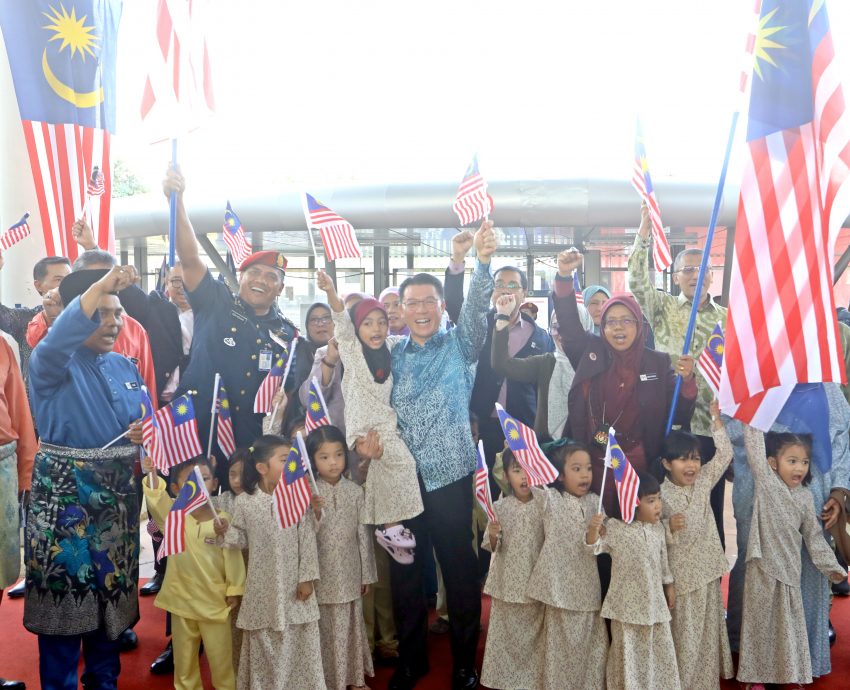 夜报封面/倪可敏：免员工暴晒 干扰交通 清洁工作拟调至半夜