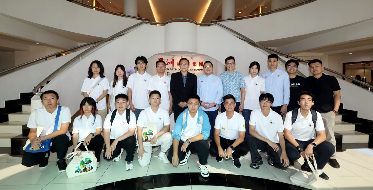 大专青携清华大学生及本地大专生到访本报