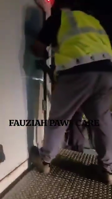 大都会-士拉央市议会捉狗与民起口角/2图