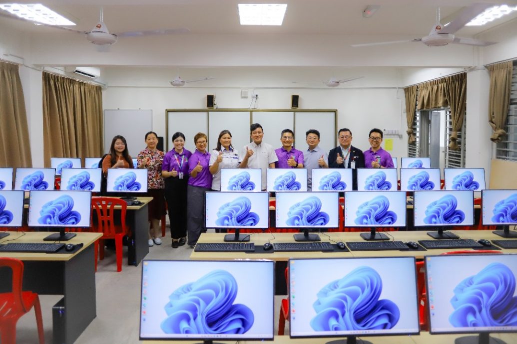 大都会-蒲种培明华小新增40台电脑