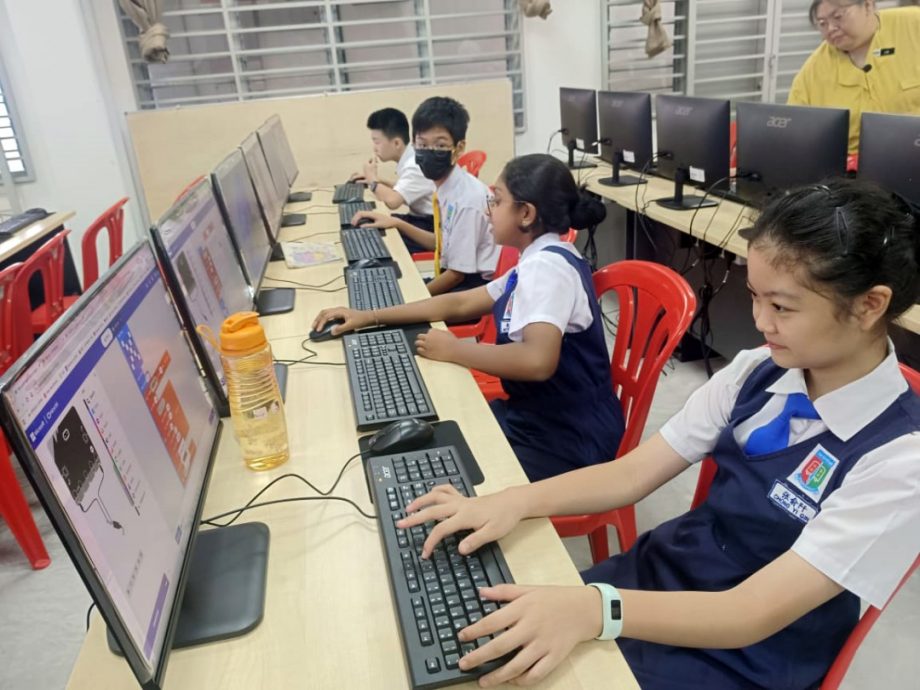 大都会-蒲种培明华小新增40台电脑