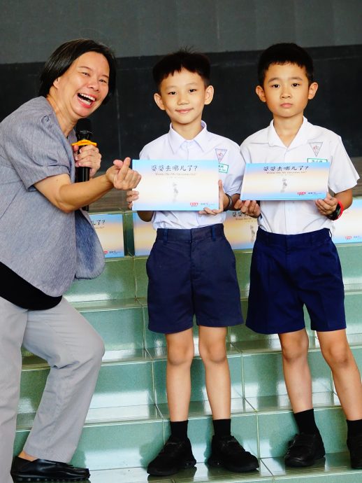 大都会 /ME04头/ 本报活动∕《小喜鹊和岩石山》第四和五场校园演出，有配图