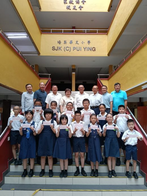 大都会/做头/南阳宫教育基金会发放20.8万助学金  巴生21华小251学生受惠