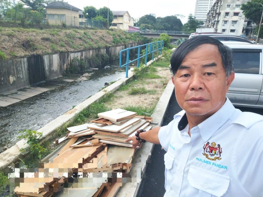 大都会/安邦福全山庄1/14路旁的河道保留地不是公共垃圾场