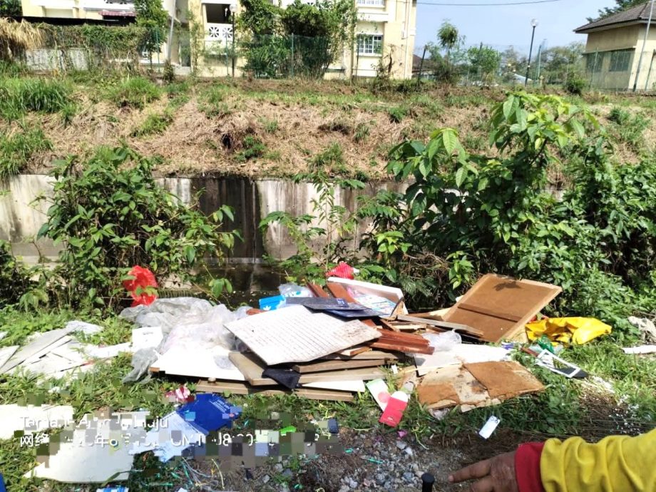 大都会/安邦福全山庄1/14路旁的河道保留地不是公共垃圾场