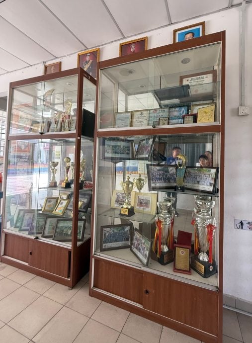 大都会封面主文:爱美乐华小校地基设不足 爱华教义演筹200万/7图