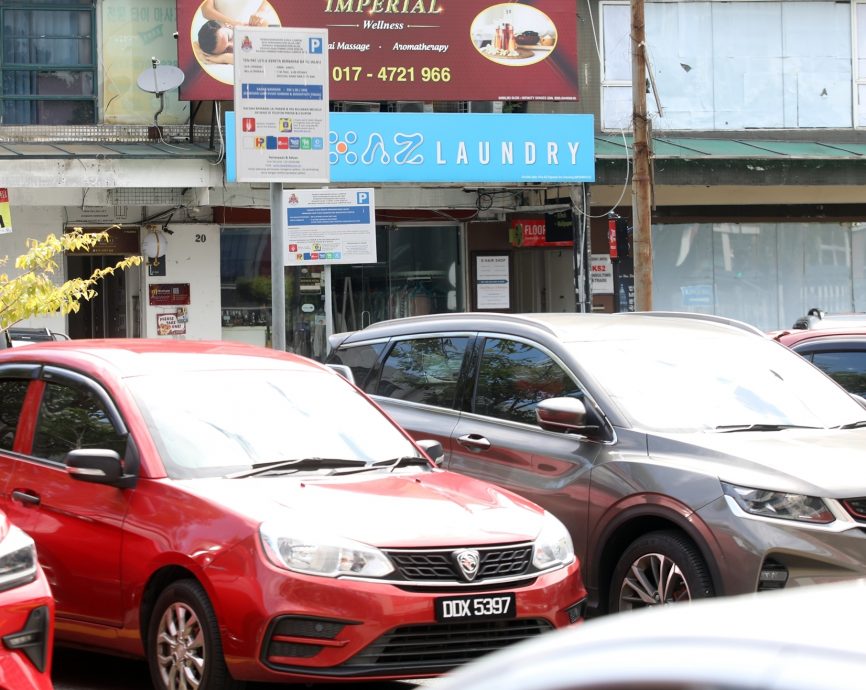大都会/封面主文/跟进装摄像头摩托车巡逻队拍停车情况