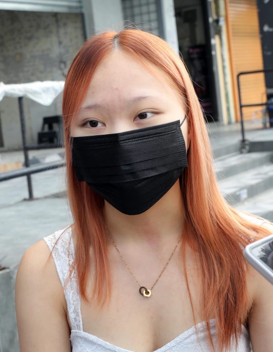 大都会封面/流浪汉盘踞后巷,近期频传爆窃,商家头疼无奈