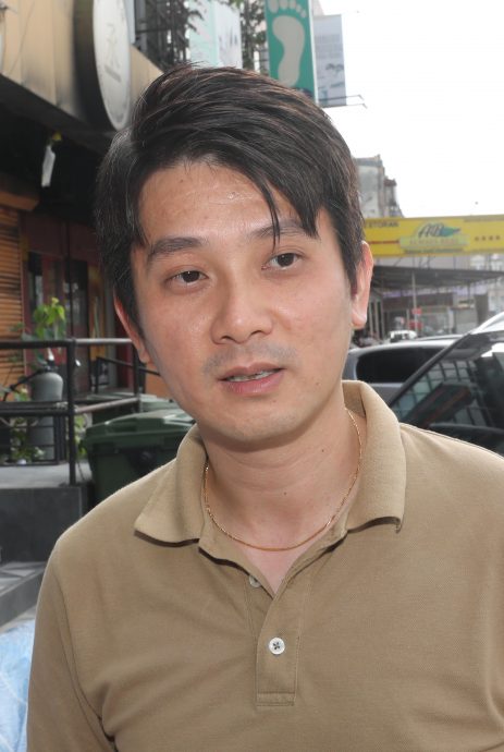 大都会封面/流浪汉盘踞后巷,近期频传爆窃,商家头疼无奈