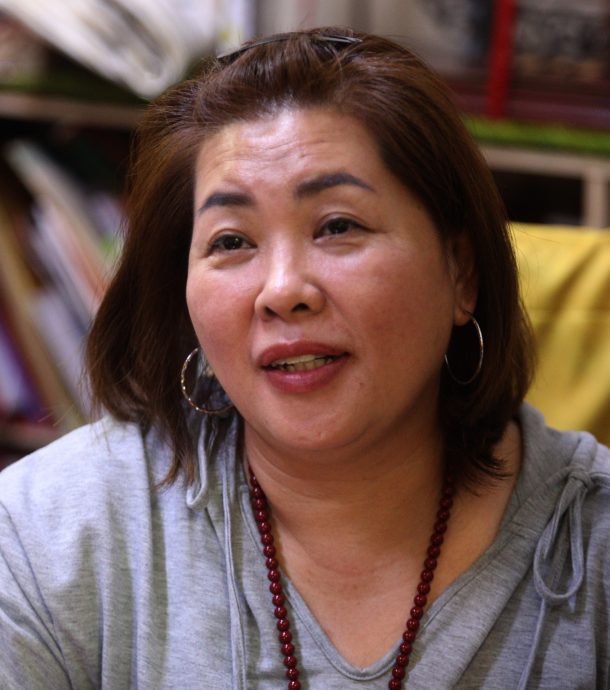 大都会/封面/走访商业区张挂国旗情况