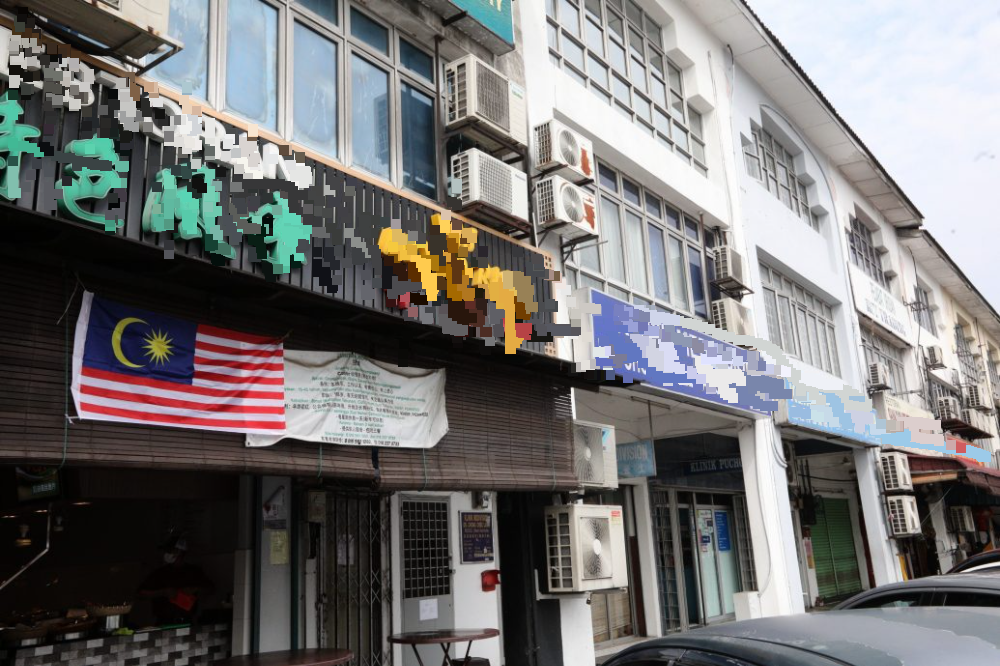 大都会/封面/走访商业区张挂国旗情况