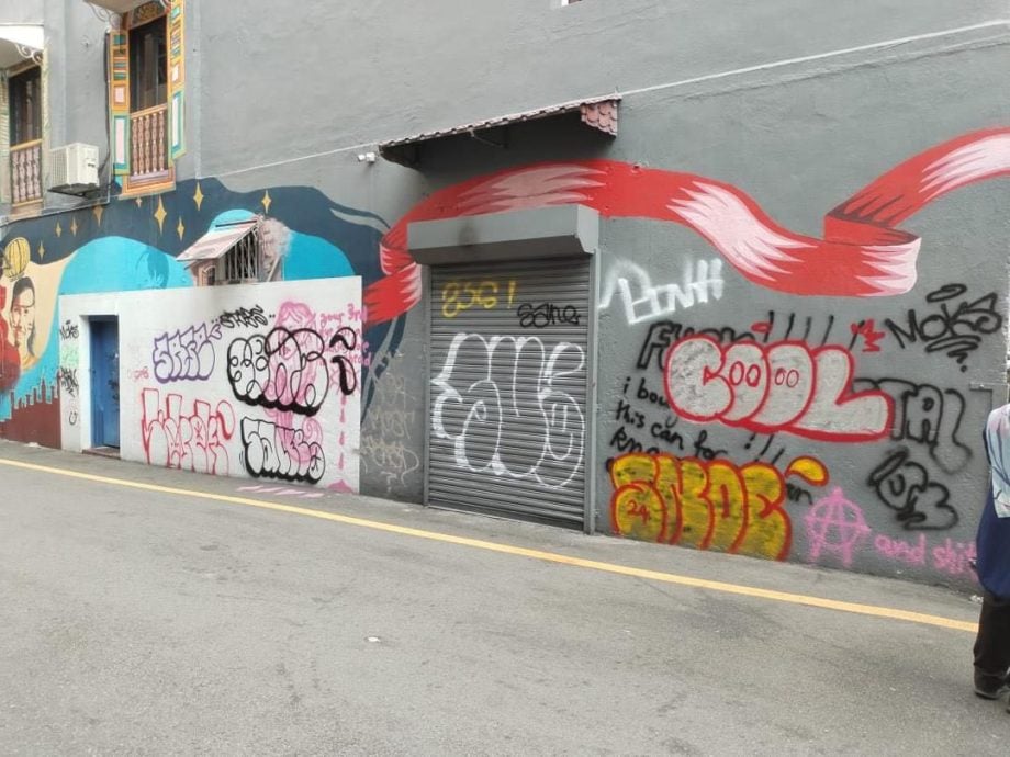 大都会/封面/走访敦李孝式路后巷壁画