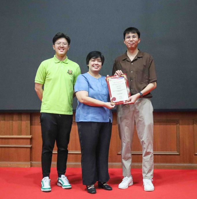 大都会/早报头/乌雪国中华文科师资不足引关注/4图