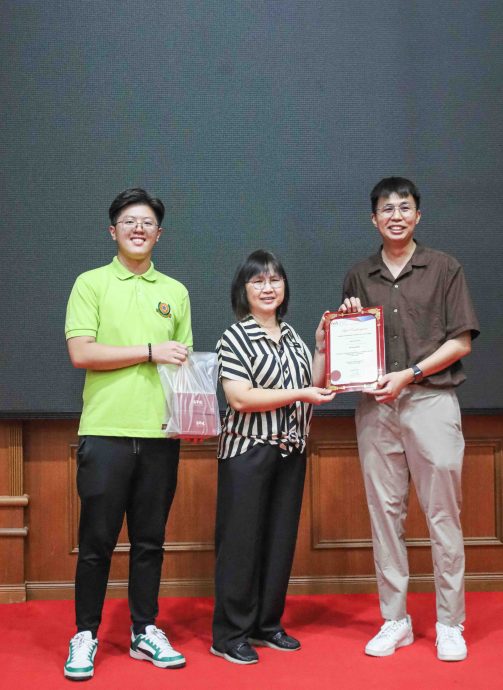 大都会/早报头/乌雪国中华文科师资不足引关注/4图