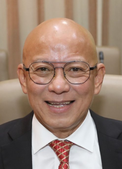 大都会/路洞藏“杀机”路过女子不慎踩空跌倒受伤!