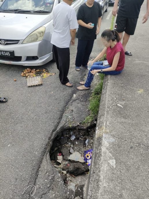 大都会/路洞藏“杀机”路过女子不慎踩空跌倒受伤!
