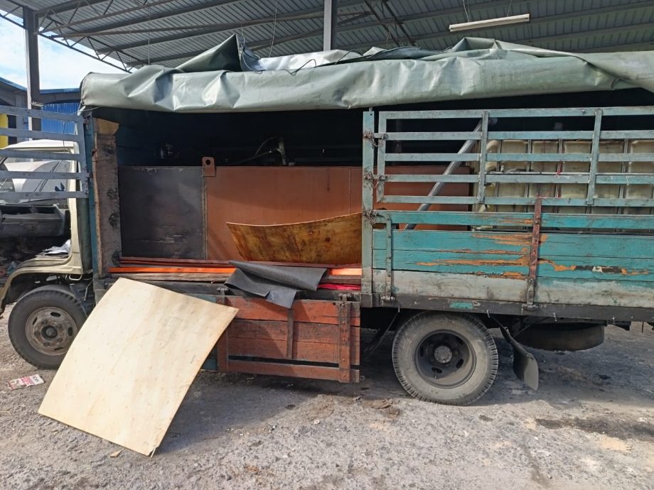 大都会/雪内贸局与警方侦破走私柴油案