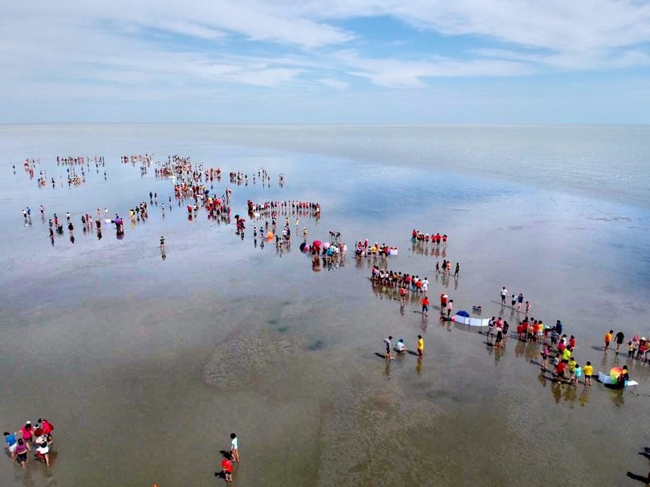 大都会(封面主文)/瓜雪天空之镜人潮不复当年?高峰时期有近千船到如今20多船