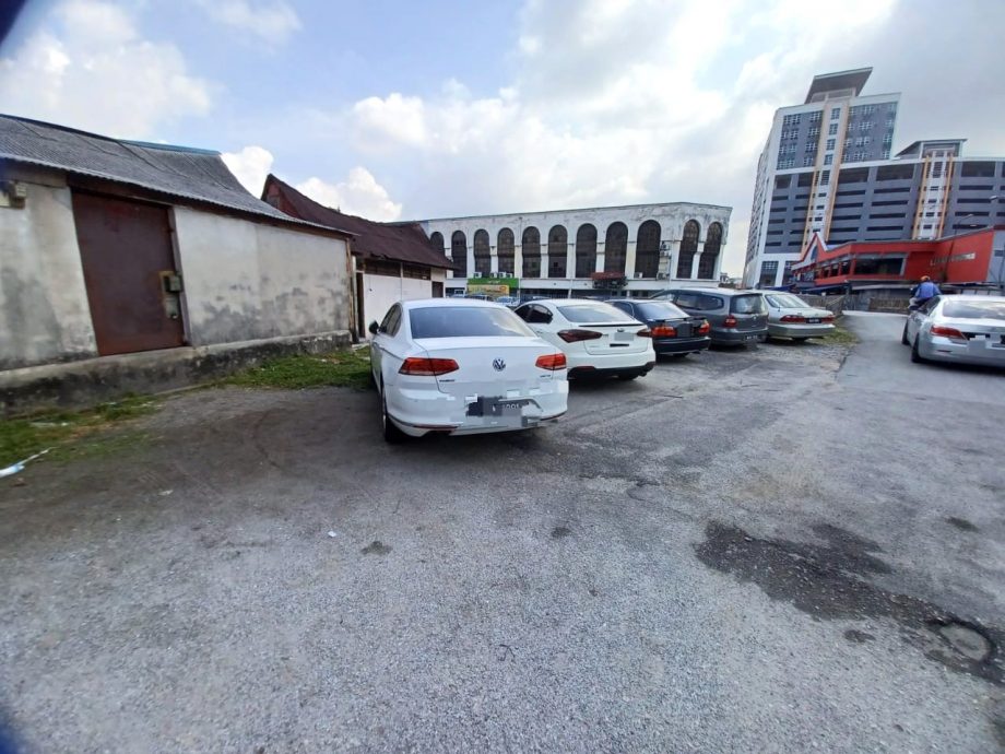 大都会(版2头)/加影巴刹周围没有画上停车格的空位不要停车