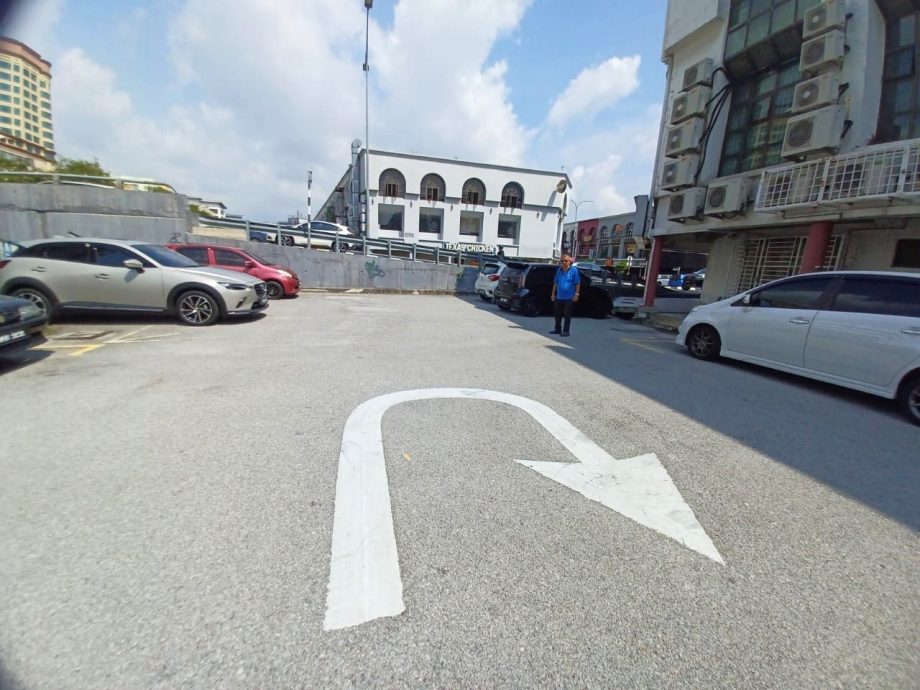 大都会(版2头)/加影巴刹周围没有画上停车格的空位不要停车