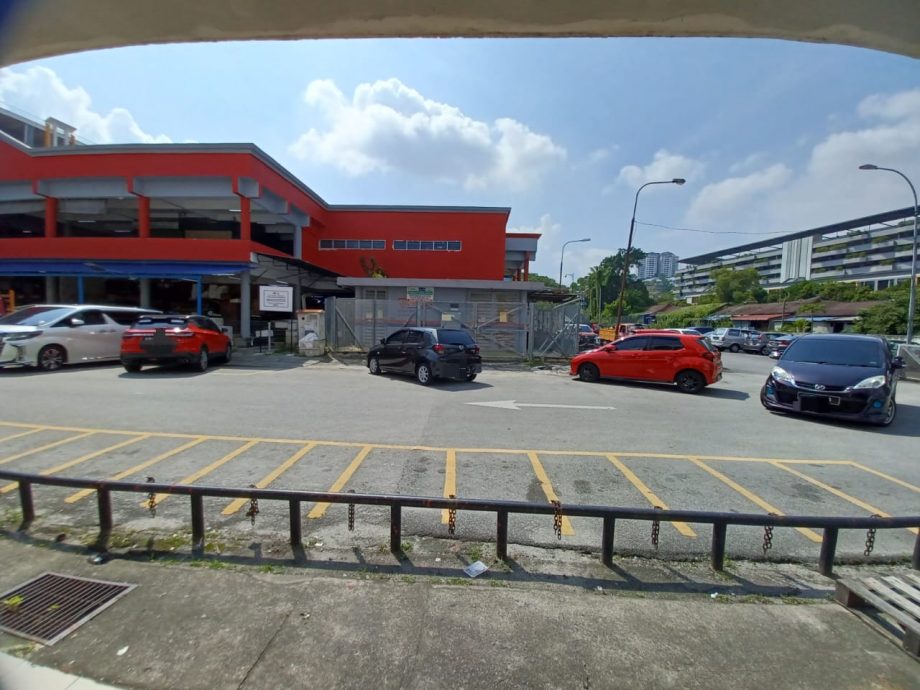 大都会(版2头)/加影巴刹周围没有画上停车格的空位不要停车