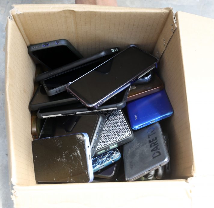 大都会（版3头）/查获有上下班打卡，移民局逮中路铝厂43外劳