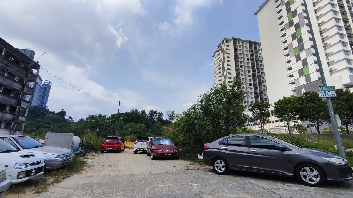 大都会／封面/阳光8路高架天桥工程复工／7图