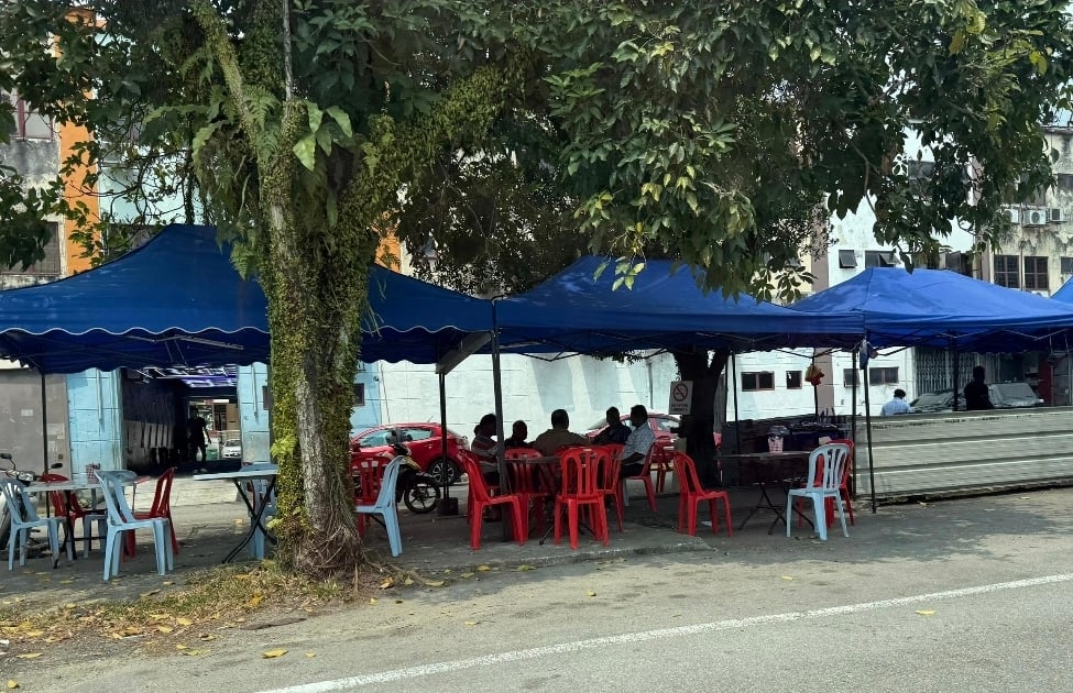 大都会/(主文)非法摊档月前清拆,新摊主静悄悄重建,市会出警告限期搬走/2图