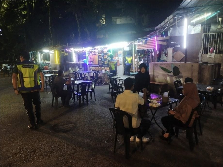 大都会/(主文)非法摊档月前清拆,新摊主静悄悄重建,市会出警告限期搬走/2图