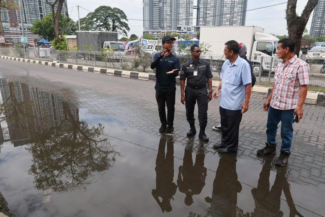 大都会:士拉央巴刹沟渠长期堵塞 余保凭促吉隆坡市政局解决/3图