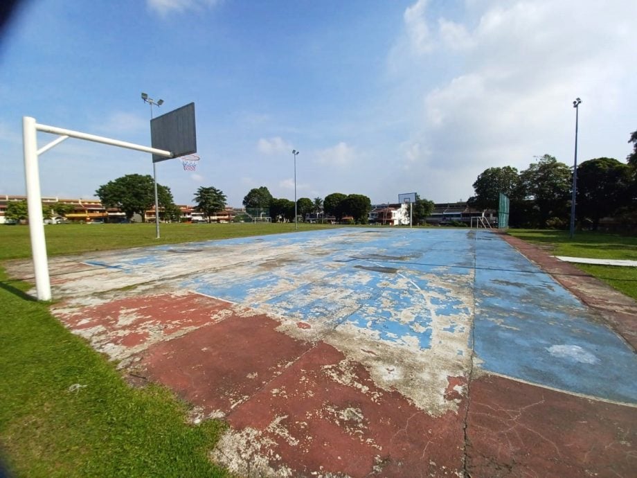 大都会/me03头/安邦六福园草场的设备欠理想