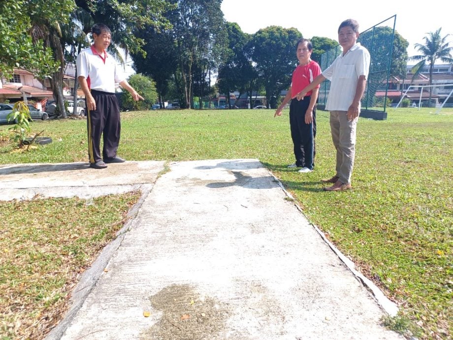 大都会/me03头/安邦六福园草场的设备欠理想