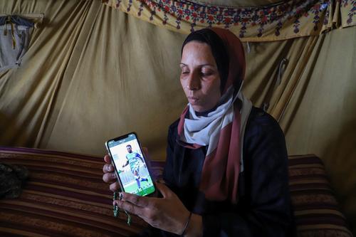 天下事  换新图  “巴勒斯坦比利”候粮遭射杀 利物浦萨拉赫呛欧足避重就轻