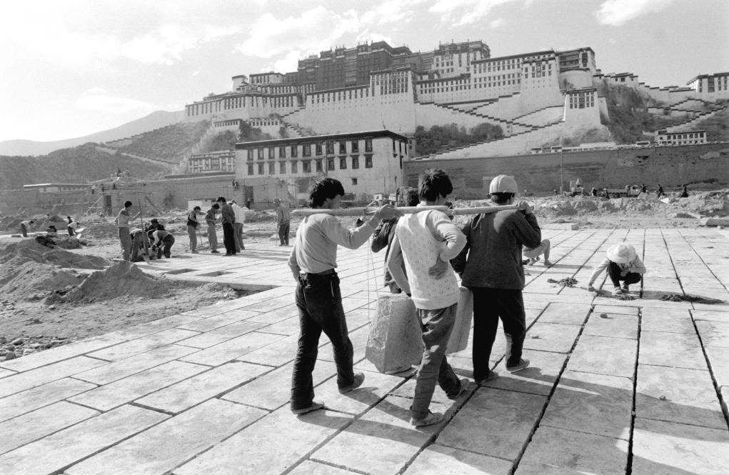 天下事  新华社公开历史照片 西藏60年发展变化 /主