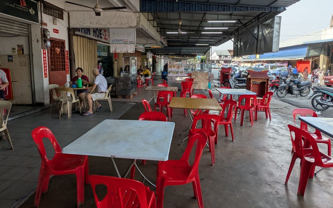 太平市议会探讨让新村茶餐室通过申请执照在五脚基摆放桌椅