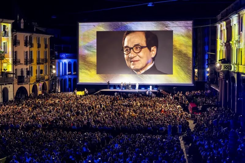 夺卢卡诺影展荣誉金豹奖 71岁成龙：我还能打