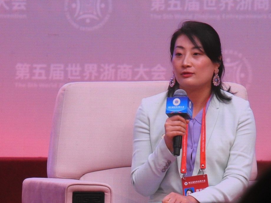 娃哈哈宗馥莉首次回应遗产风波：坚持做自己