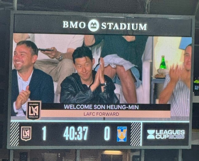 孙兴慜观赛被秀出欢迎字样  洛杉矶FC提前“官宣”