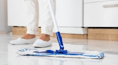 孩子大便弄脏地毯 保姆喋喋不休 母亲:他才2岁 她正常吗?