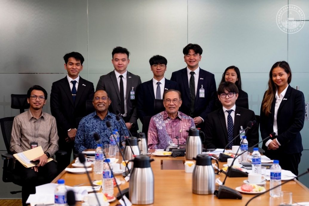 安华会见英爱大马留学生 聚焦人才外流问题与战略合作