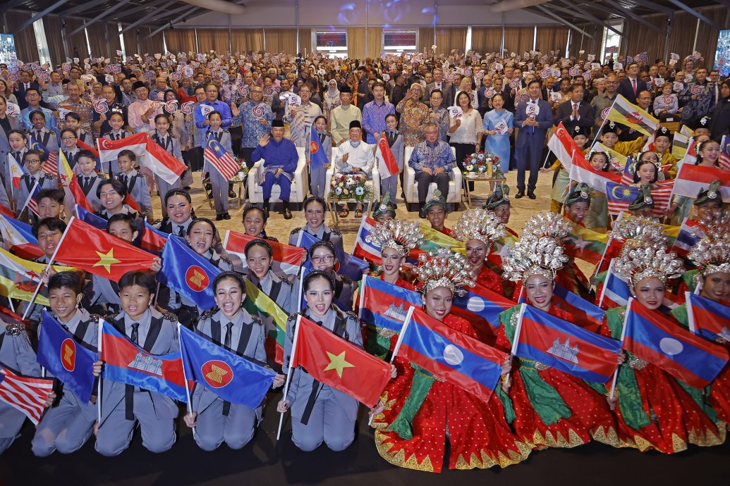 安华出席东盟日庆典副文 外长准备访问缅甸