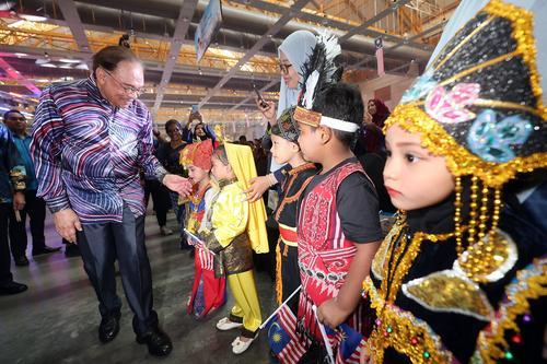 安华提醒年轻国人 严防分裂与背叛