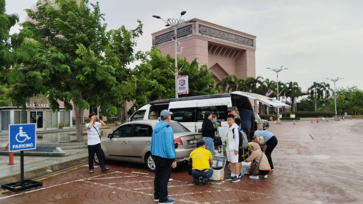 封面-大都会-跟进重型车辆需安装限速装置/9图