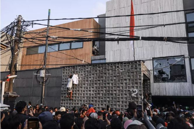 封面主文 财长议员豪宅遭洗劫