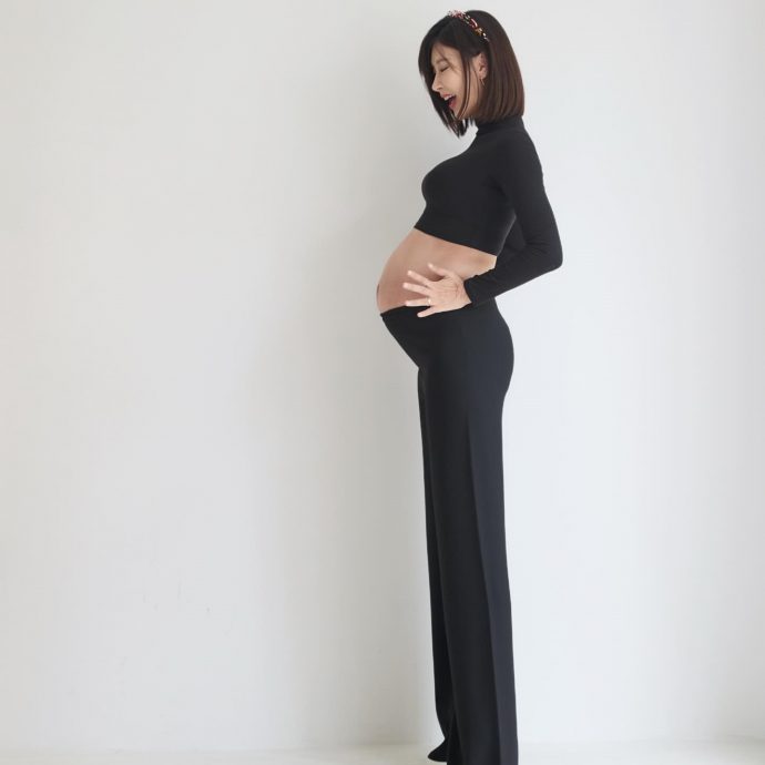 将5年前过世爱子融入合照 成贤珠证实怀二胎9个月